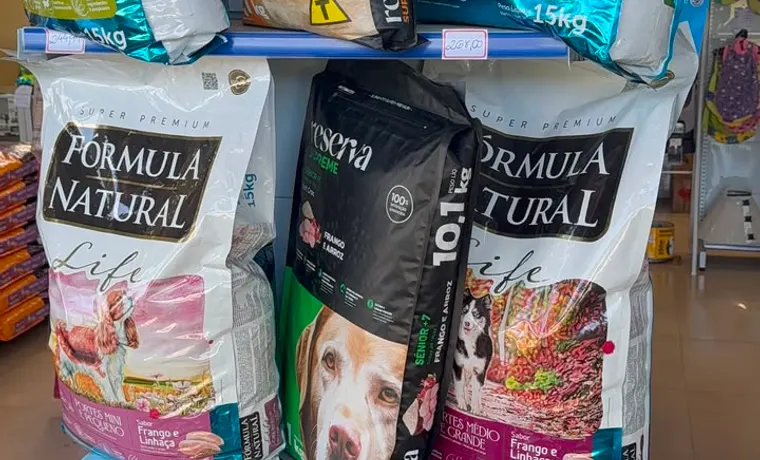 Rações super premium para cães expostas na loja
